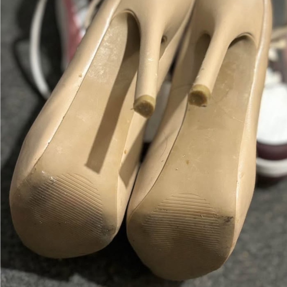 ‘Charlotte Russe Tan heels 
SZ: 8.5 - Picture 3 of 5